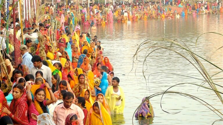 Chhath Puja 2025 : छठ पूजा का तीसरा दिन आज, जानें डूबते हुए सूर्य को अर्घ्य देने के नियम