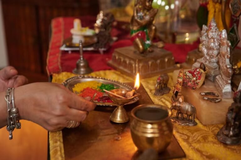 New Year 2026 Upay: नए साल पर चुपचाप करें ये खास उपाय, पूरे साल नहीं होगी धन की कमी