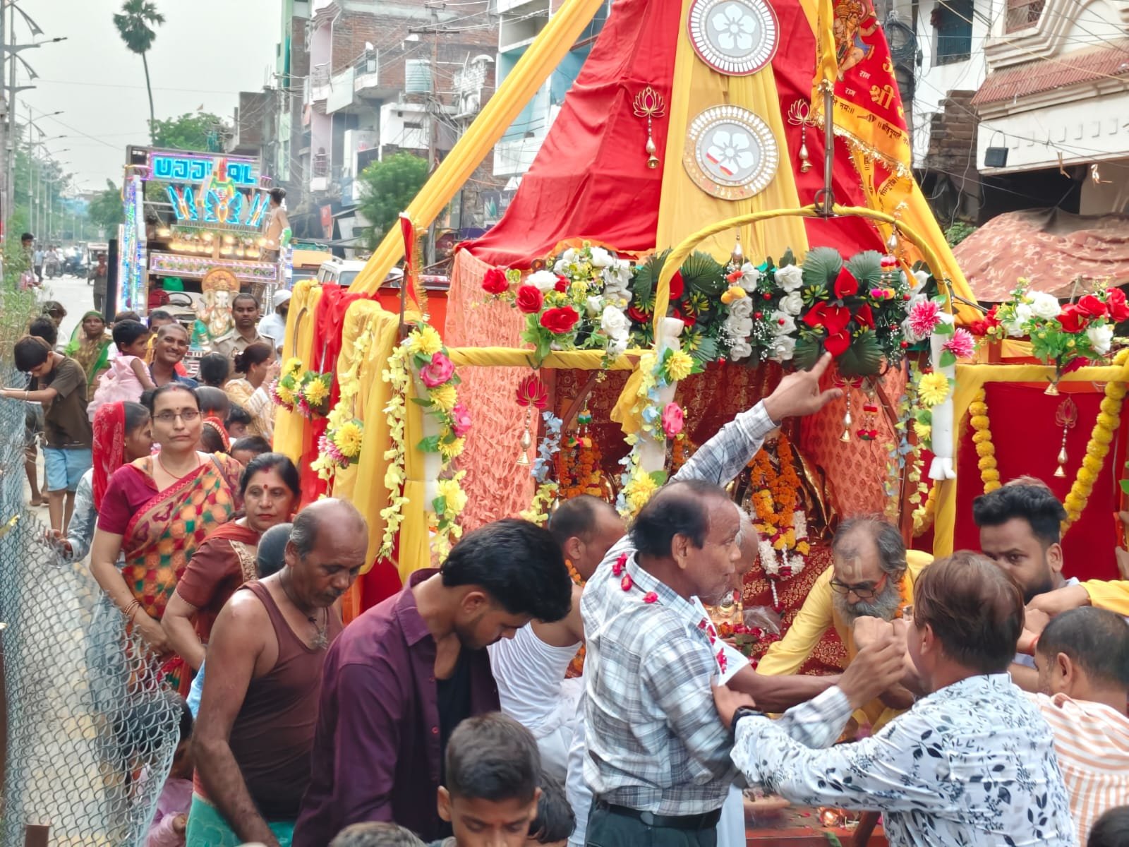 Lord Jagannath Rath Yatra 2026: प्रयागराज में धूमधाम से निकली भगवान जगन्नाथ की रथ यात्रा, श्रद्धालुओं ने भक्तिभाव से खींचा रथ