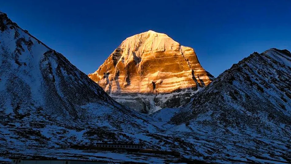 Hindu Dharam: क्या कैलाश पर्वत पर मौजूद हैं महादेव? जानिए शिव के इस धाम से जुड़े अनसुलझे रहस्य